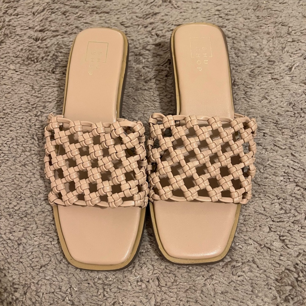 Tan/nude sandal